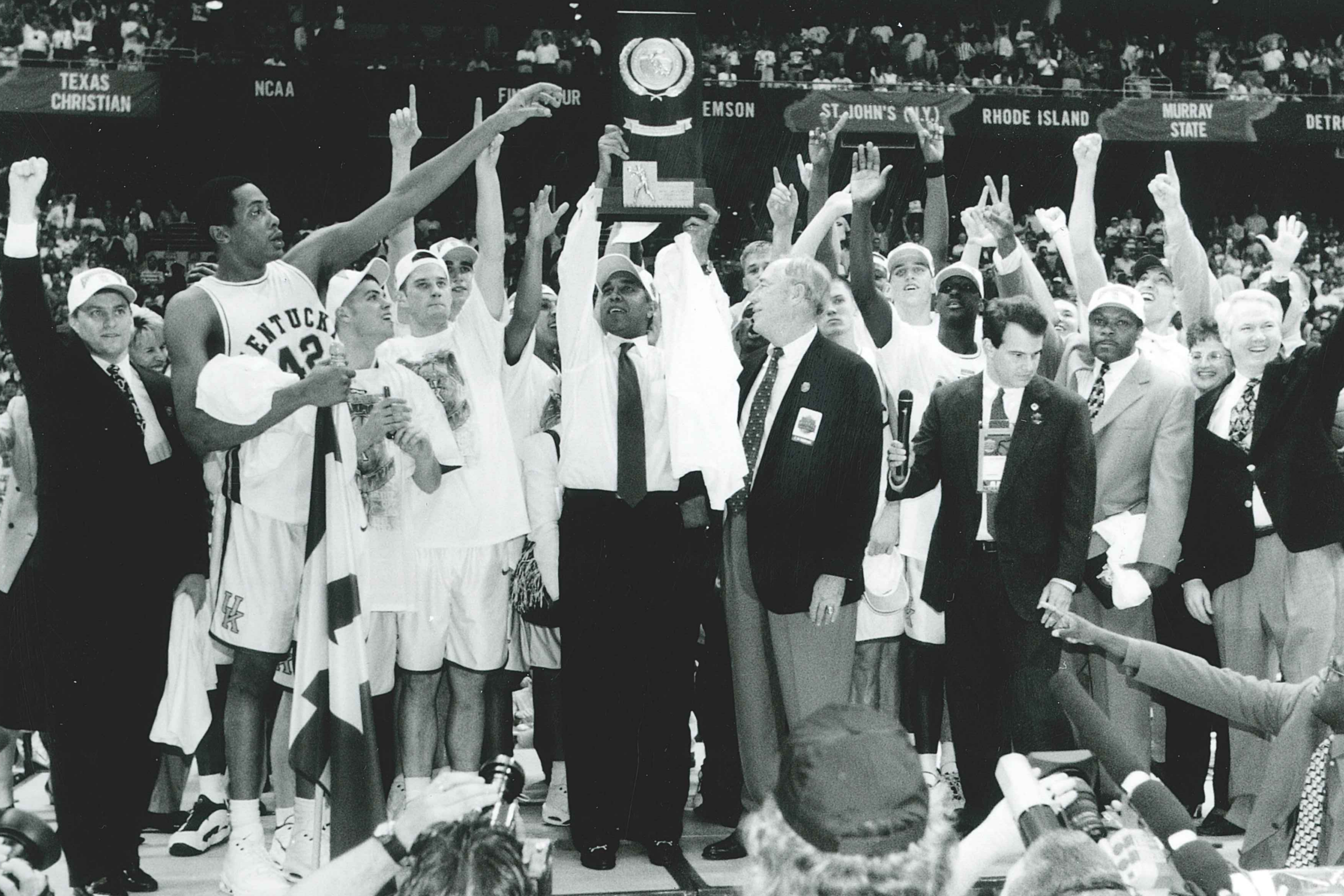 Reunion for 1996-98 Men’s Basketball Teams is Saturday