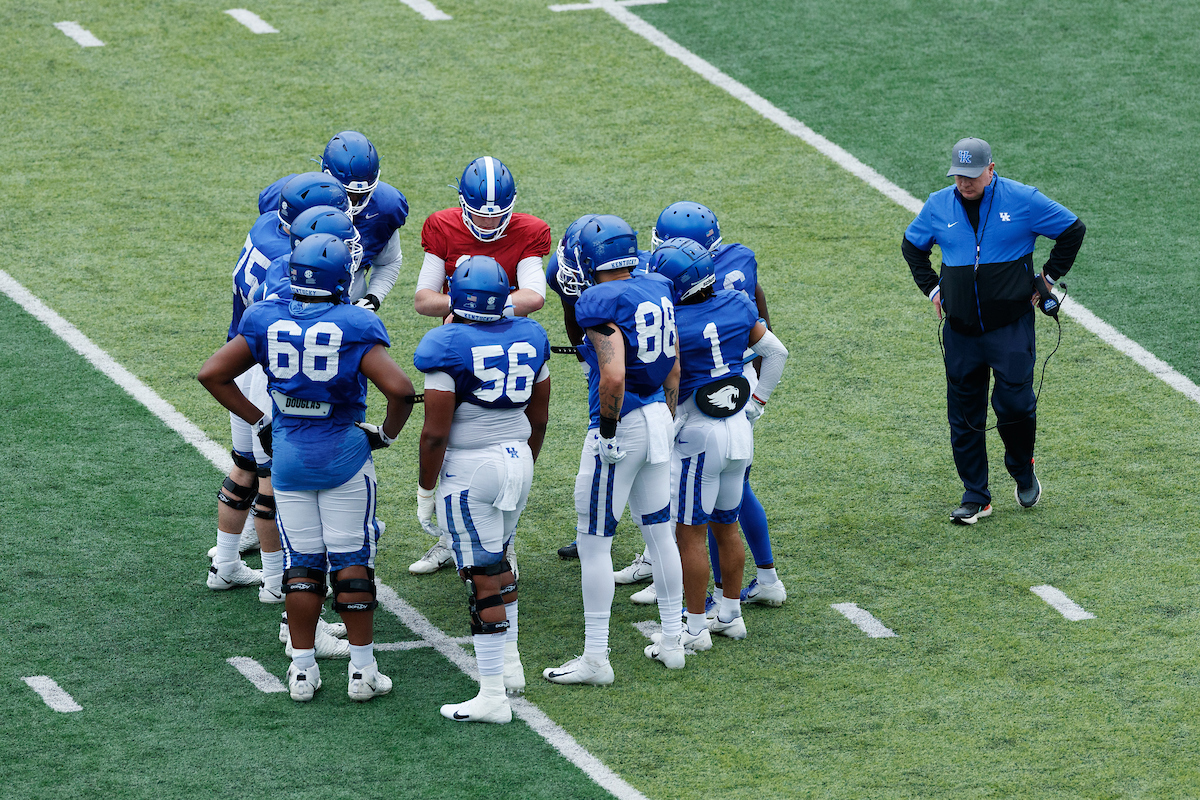 BEAU ALLEN. COACH STOOPS.

2021 UK Football Spring Practice.

Photo by Elliott Hess | UK Athletics