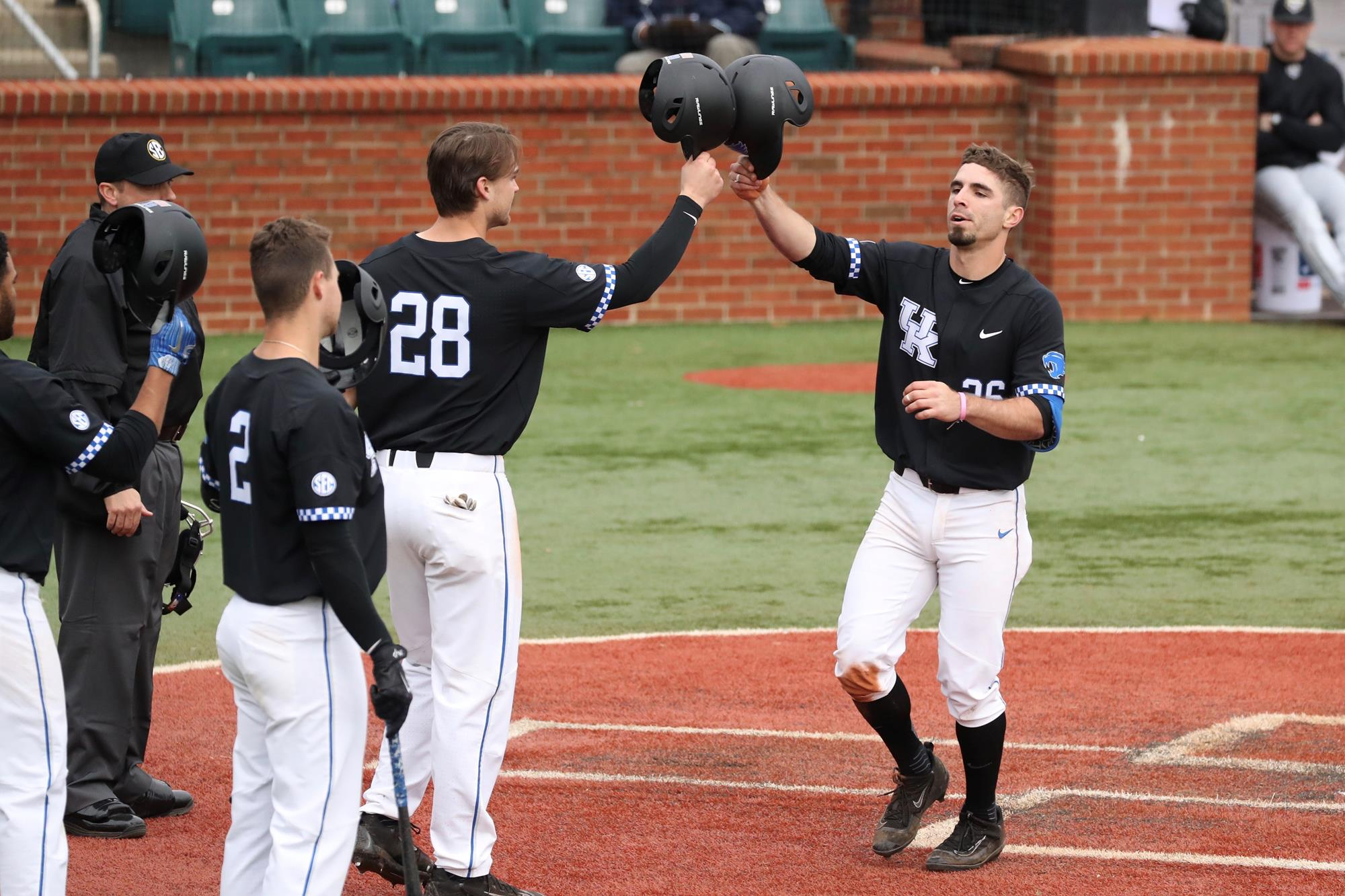 Offense Keeps Rolling, Leads No. 8 Kentucky to Sweep