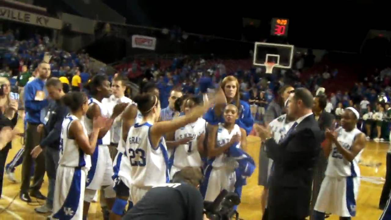 Sweet 16! UK Hoops sings the UK Fight Song