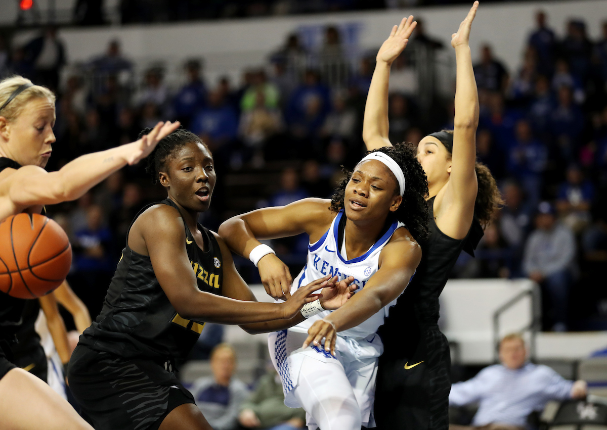 Ogechi Anyagaligbo

The UK Women's Basketball team beats Mizzou. 

Photo by Britney Howard  | UK Athletics