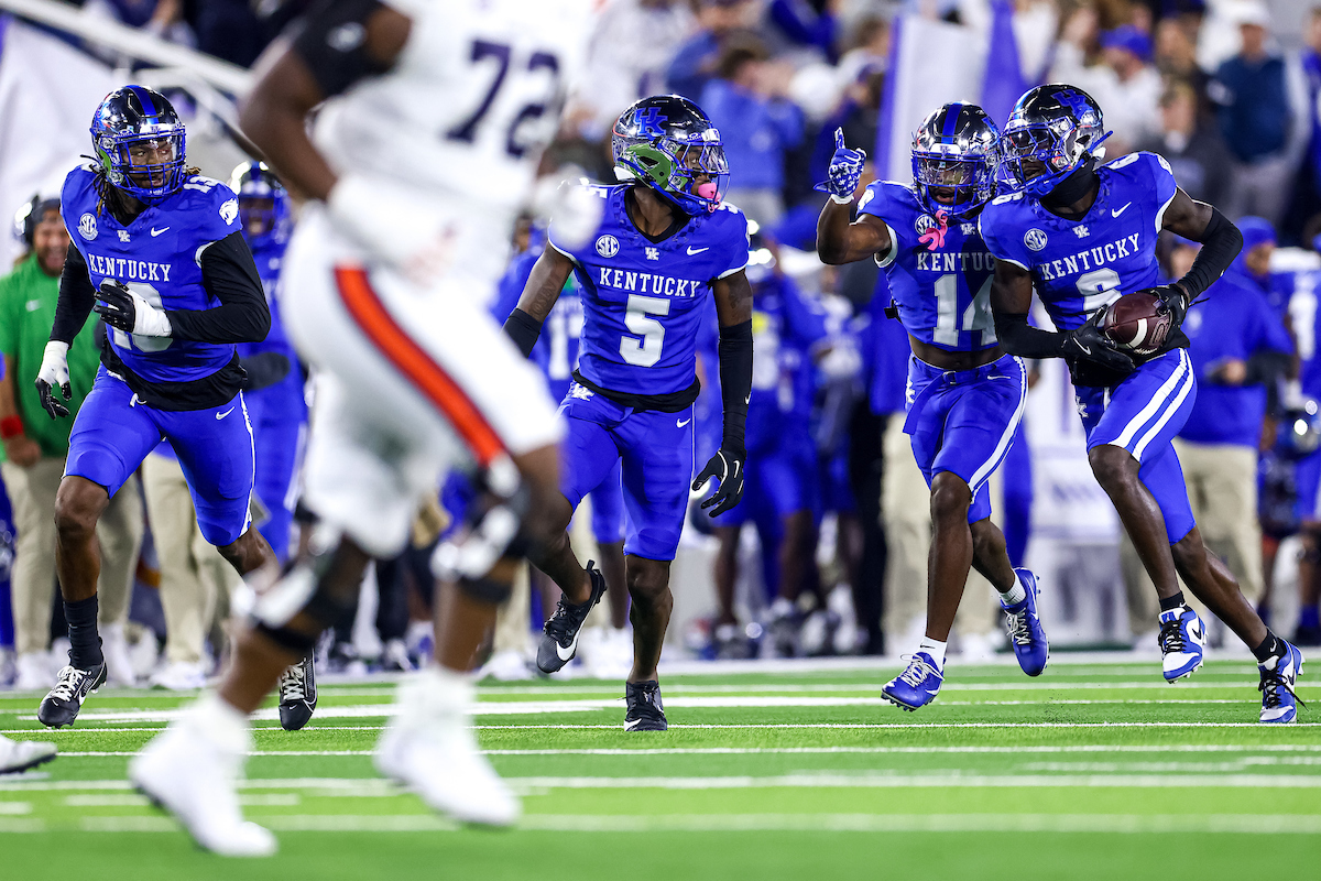 Cats Leaning on Veteran Defenders in Fall Camp