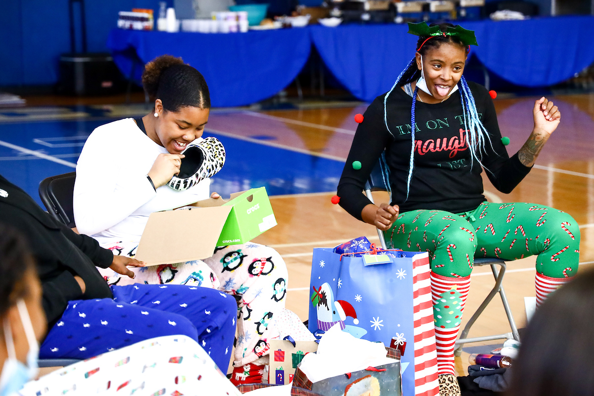 Erin Toller. Keke McKinney. 

Kentucky WBB Christmas Party.

Photo by Eddie Justice | UK Athletics
