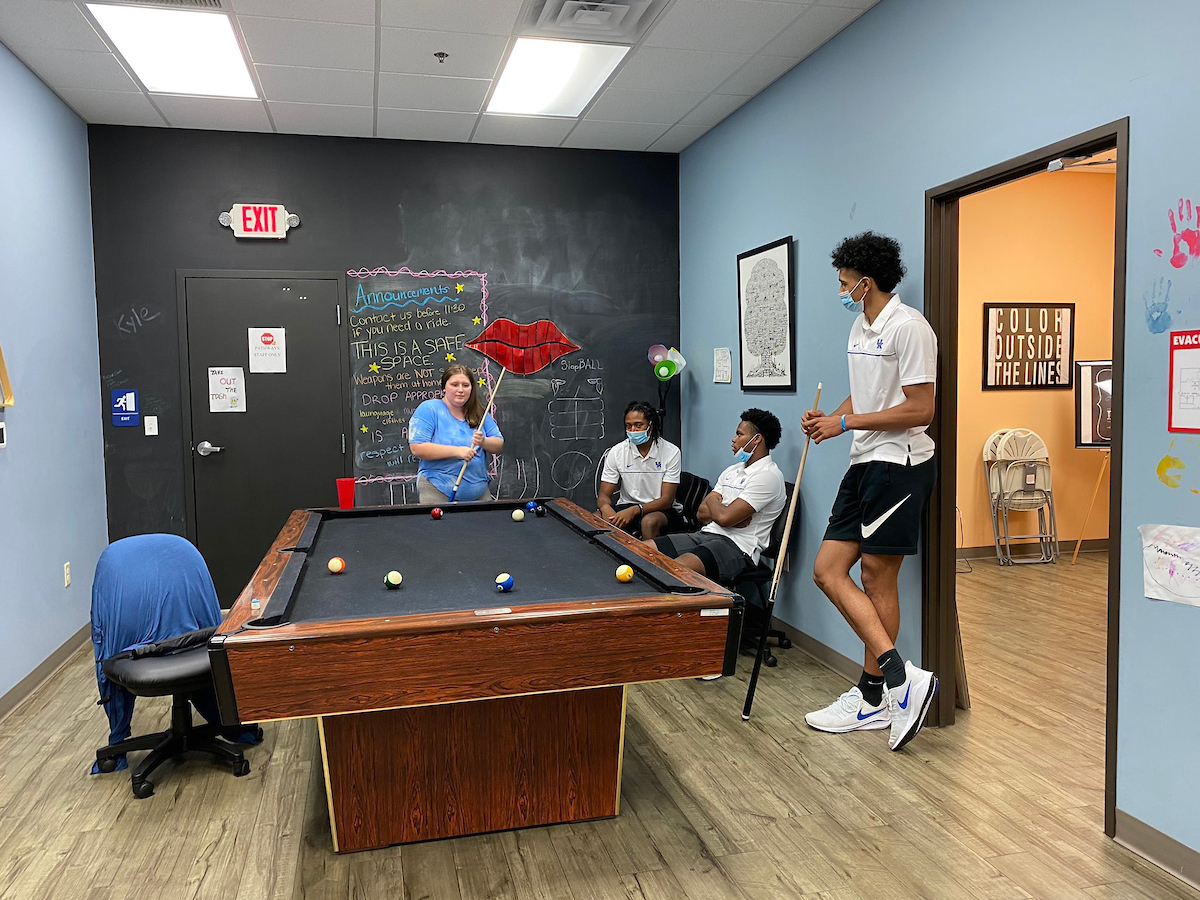 Members of the Kentucky men's basketball team visited "The Neighborhood" in Ashland, Kentucky.