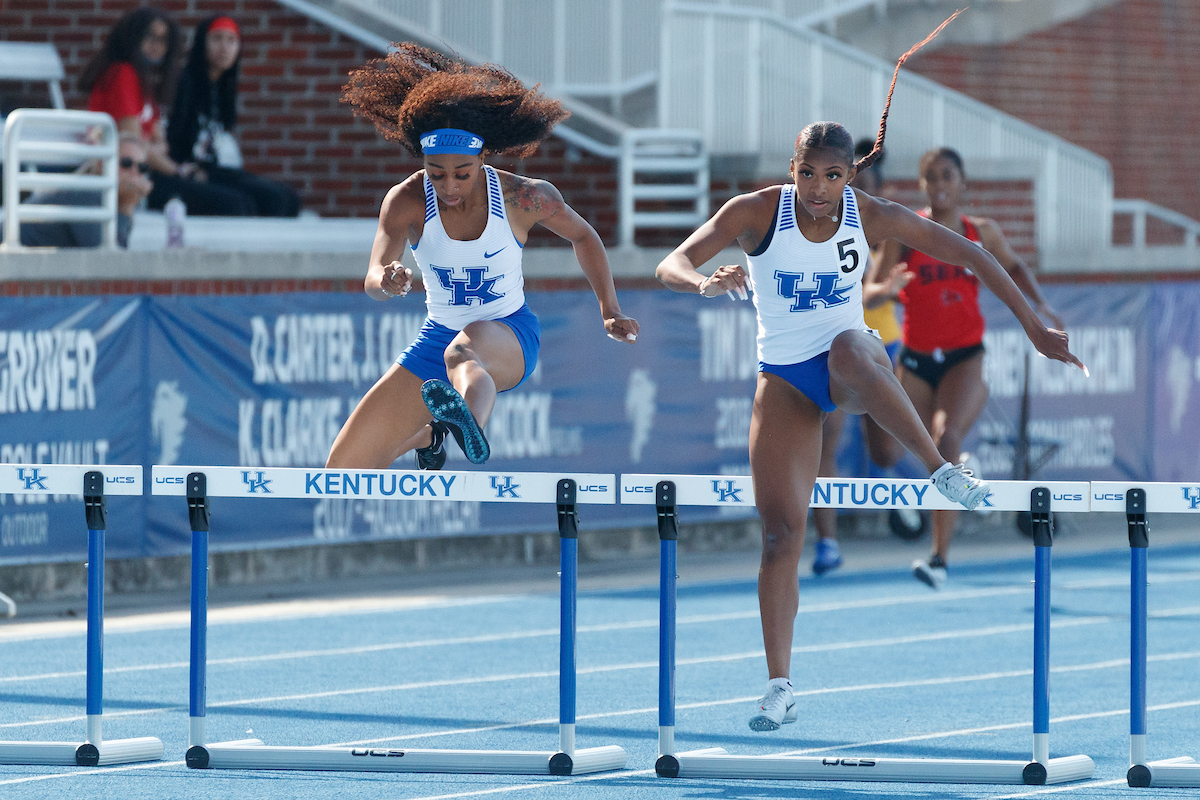 FAITH ROSS. MASAI RUSSELL.

Day one of the Kentucky Invitational.

Photo by Elliott Hess | UK Athletics