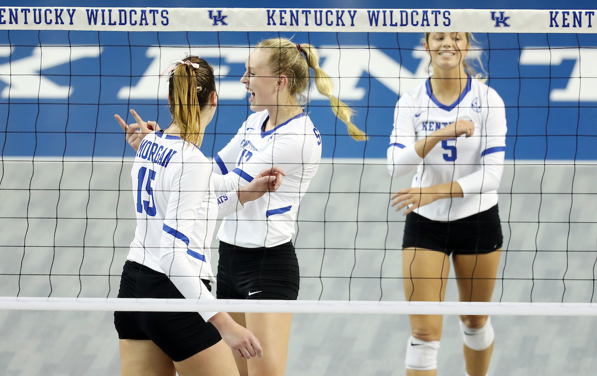 Allí Stumler

UK volleyball beats Murray State in the first round of the NCAA Tournament.  

Photo by Britney Howard  | UK Athletics