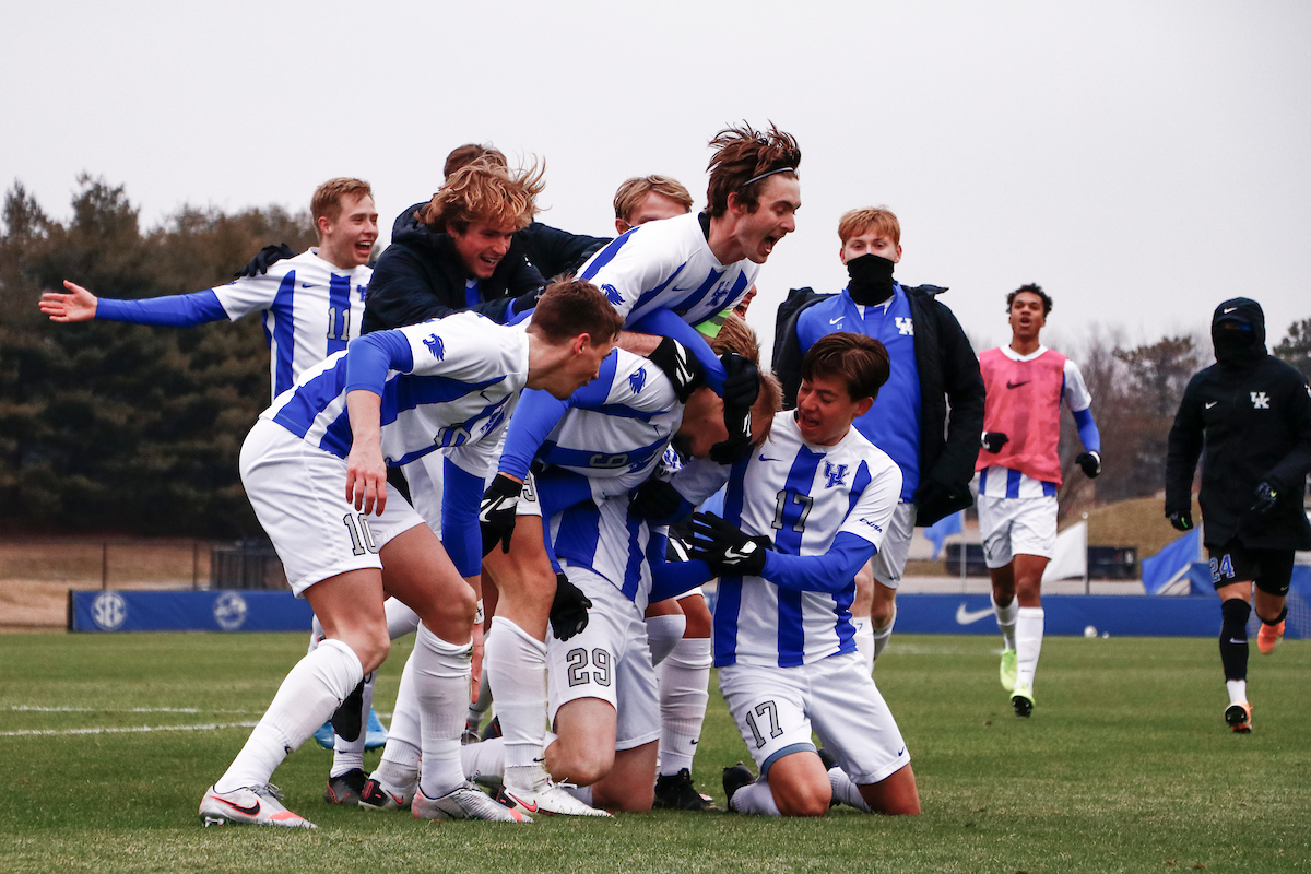 Team.

Kentucky beats Xavier 2-1.

Photo by Grace Bradley | UK Athletics