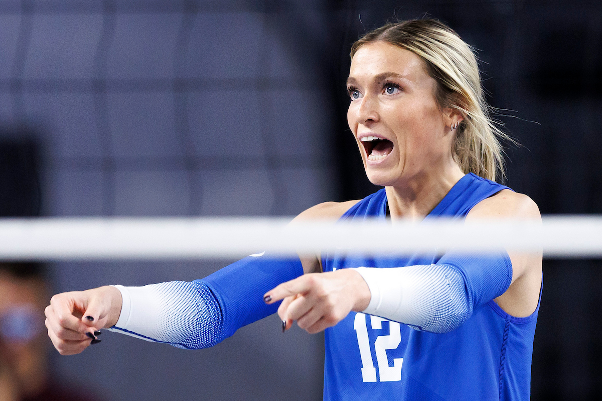 Tuozzo’s Career-High 25 Digs Sends (1) Kentucky to SEC Title Match