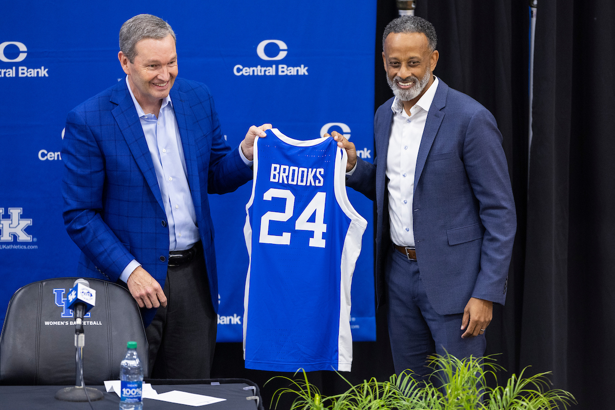 Video: Kenny Brooks Introductory Press Conference