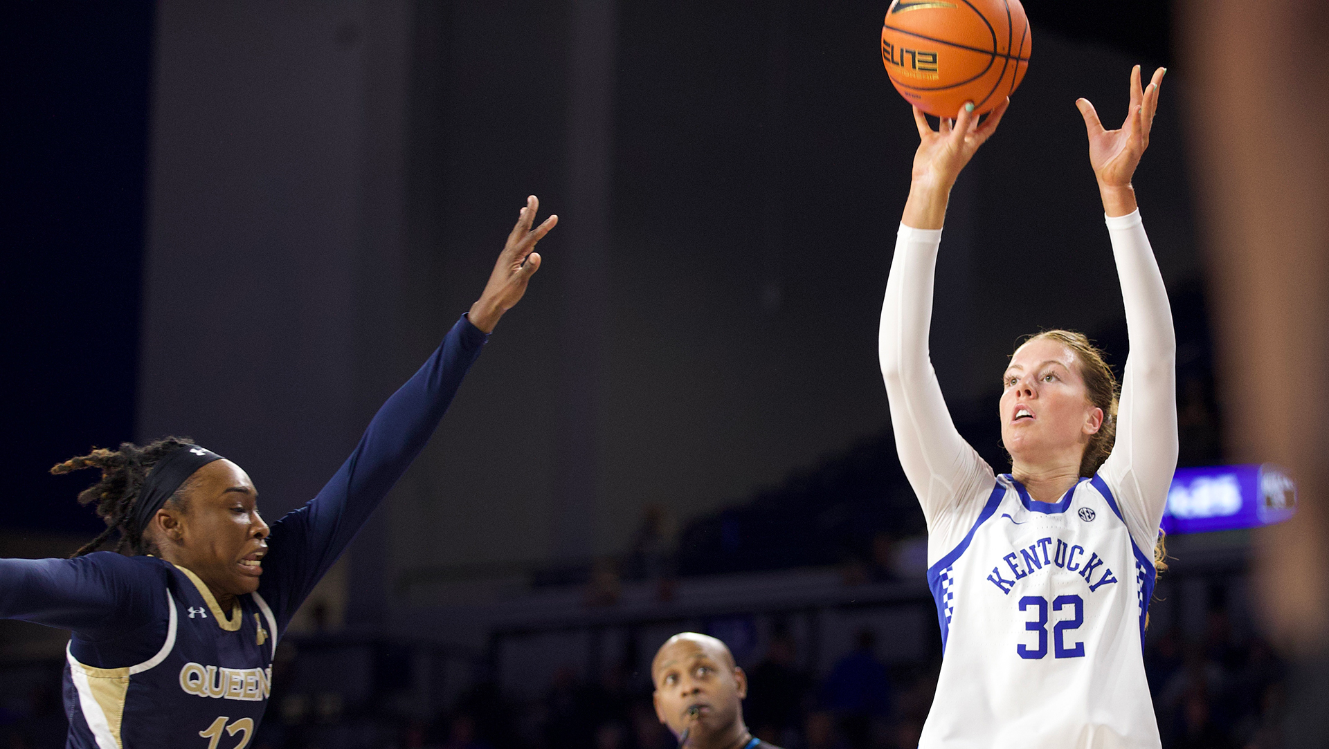 No. 16 Kentucky Rolls Past Queens on Monday