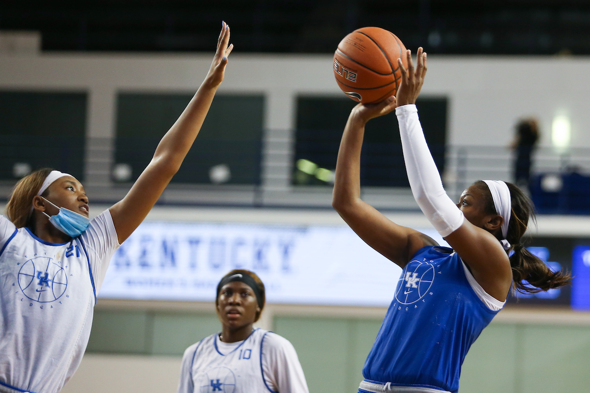 Nyah Leveretter and Erin Toller.

Women’s basketball Scrimmage.

Photo by Hannah Phillips | UK Athletics