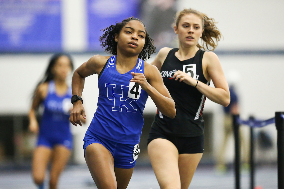Jingle Bells Open.

Photo by Isaac Janssen | UK Athletics