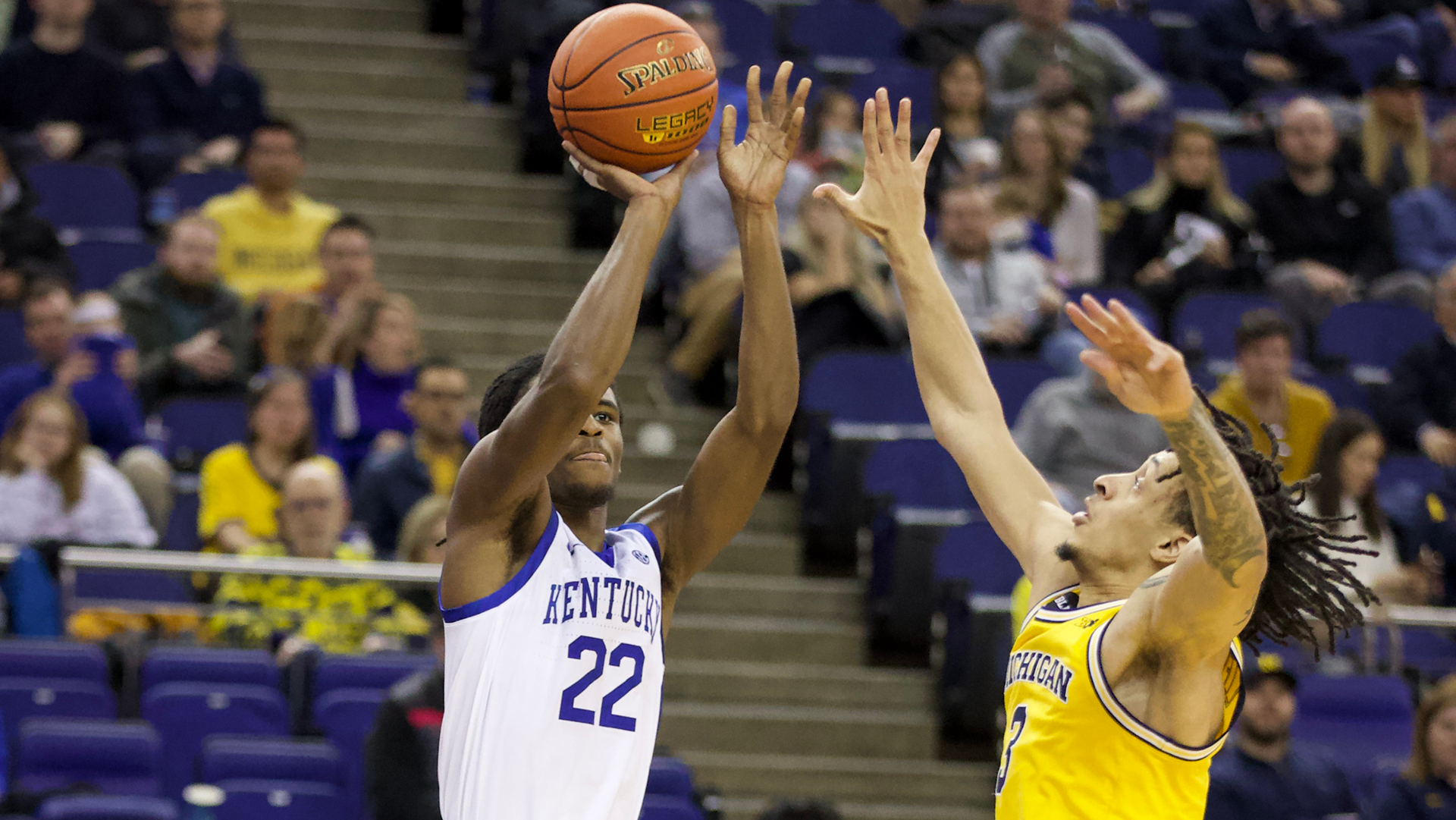 Kentucky Holds Off Michigan in London, 73-69