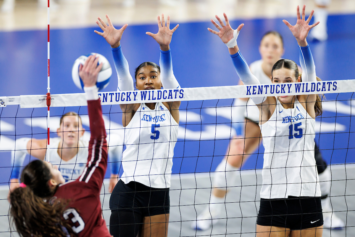 Kentucky 'Blocks' Tennessee Upset Attempt