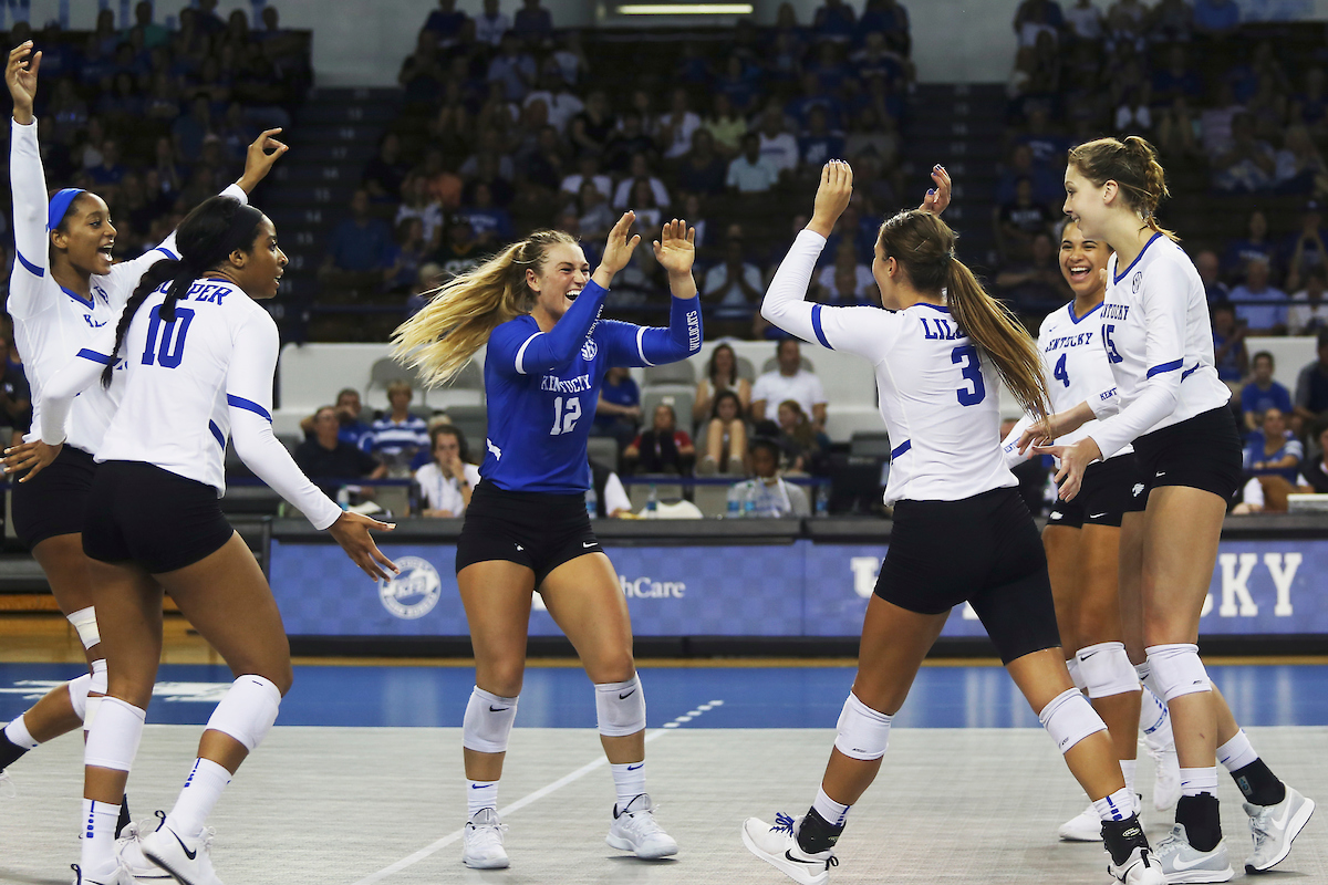 Leah Edmond. Caitlyn Cooper. Gabby Curry. Madison Lilley. Brooke Morgan. Avery Skinner.

UK volleyball sweeps UT Chattanooga. 

Photo by Quinlan Ulysses Foster I UK Athletics