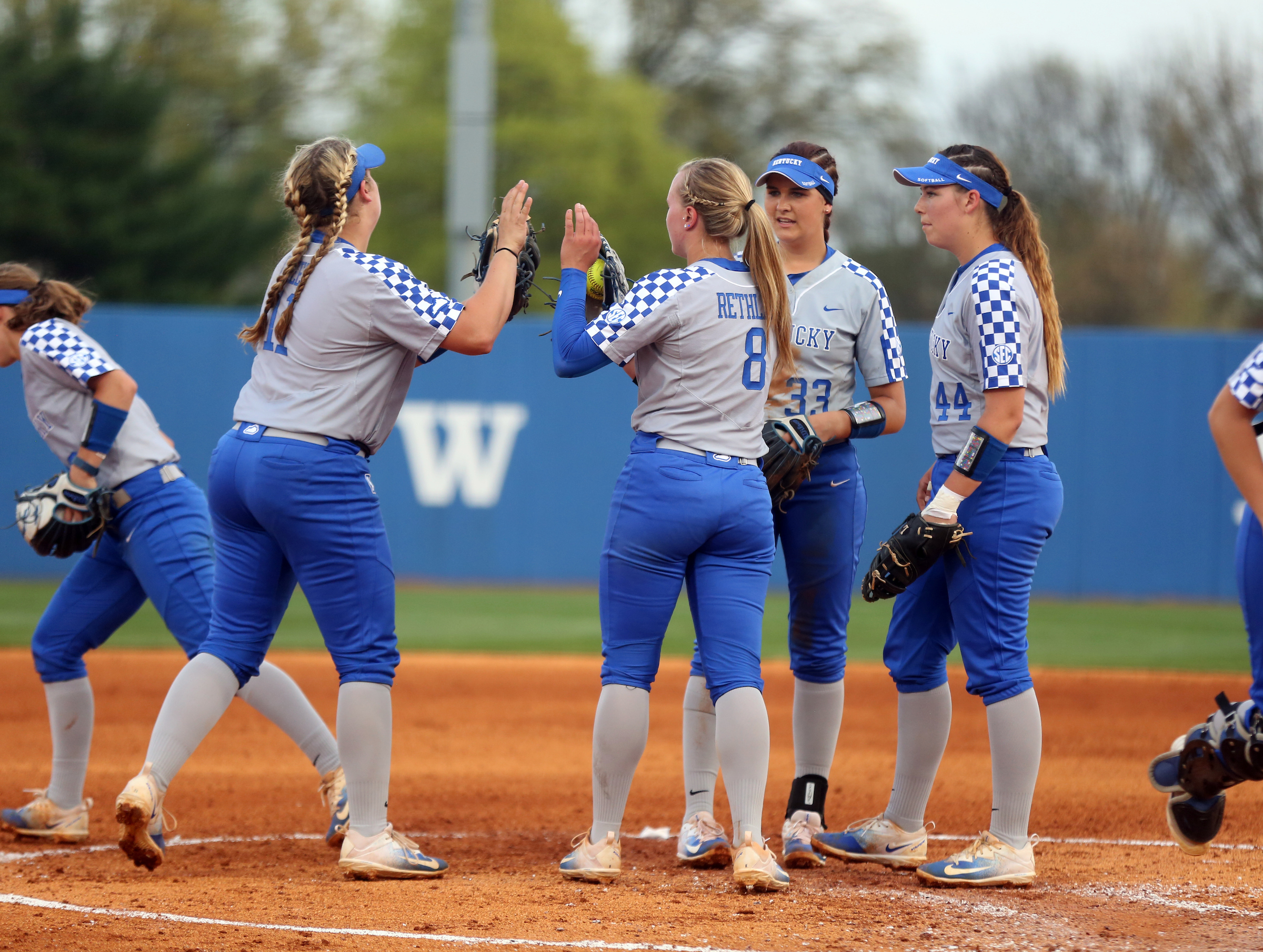 No. 3 Florida Blanks Kentucky in Series Opener