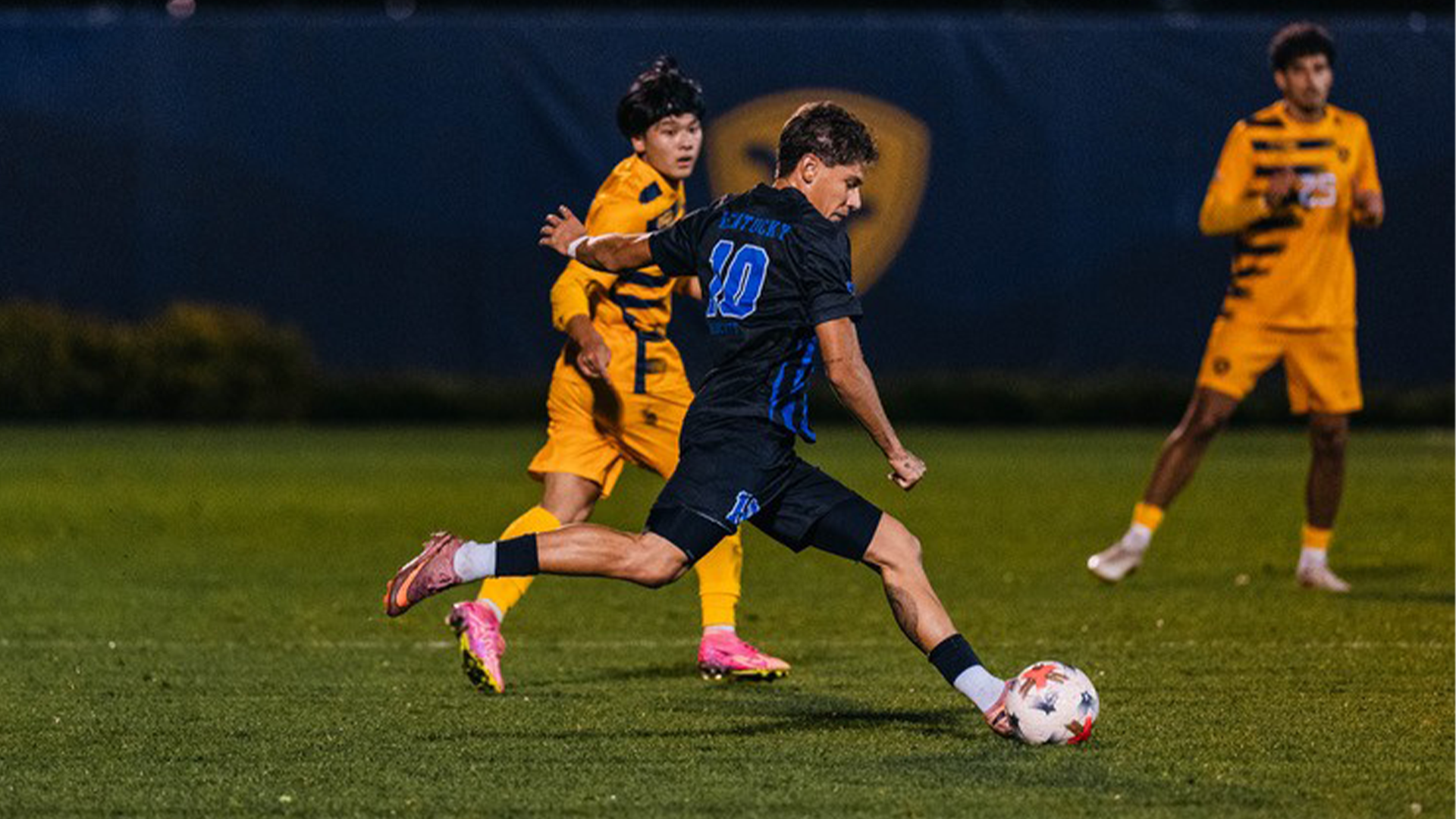 Wildcats Fall 4-0 at No. 24 West Virginia