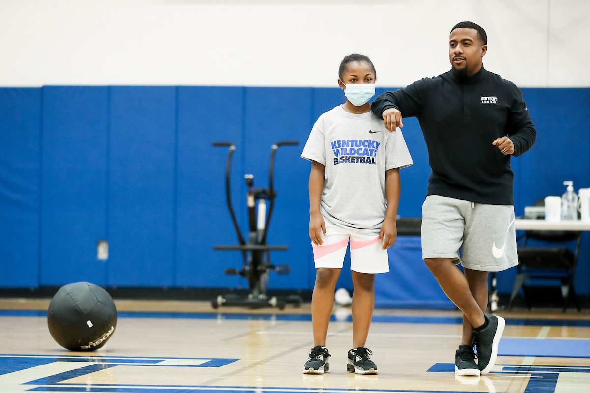 Rob Harris.

Coach Cal Women’s Clinic.

Photos by Chet White | UK Athletics