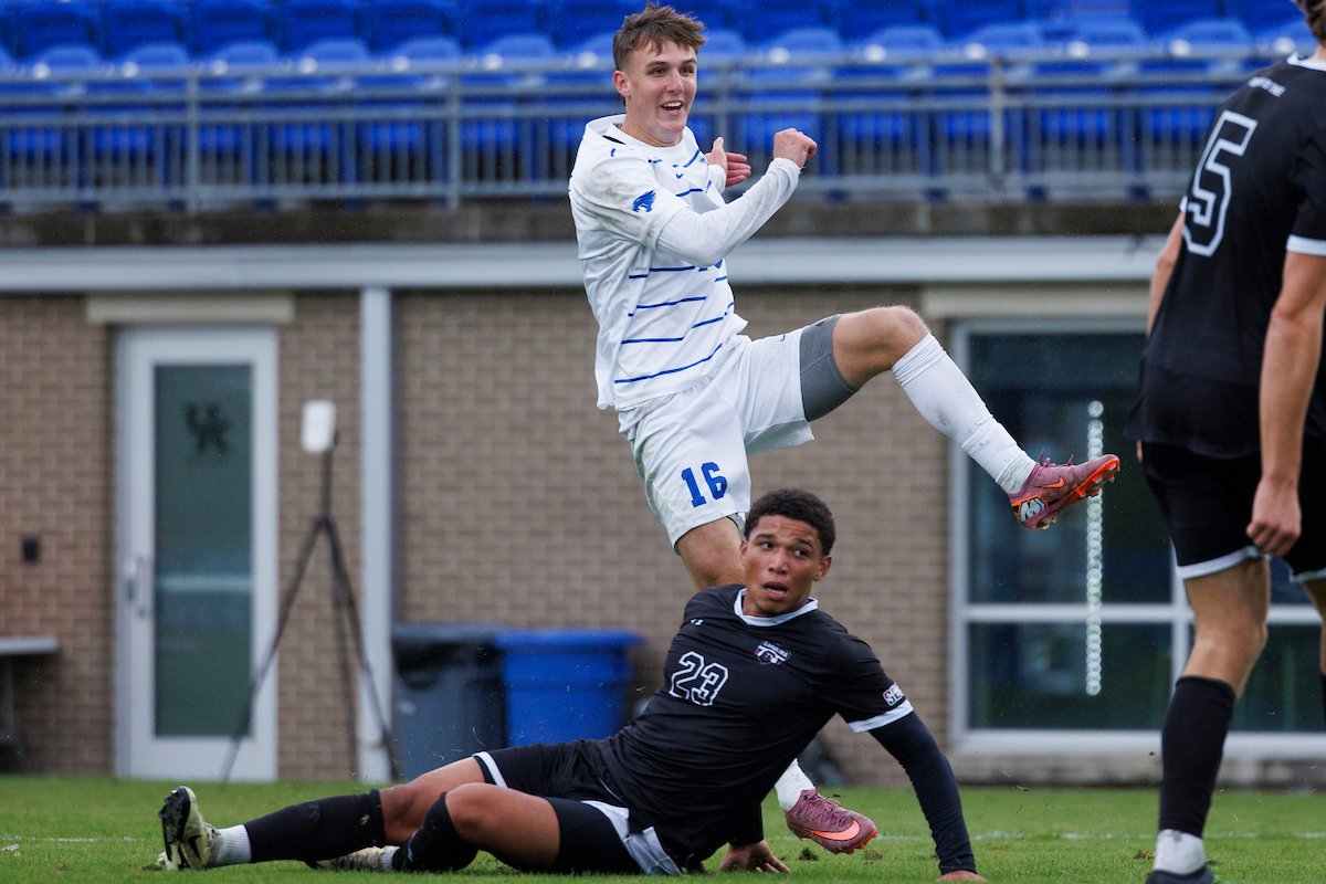Bains Smith’s 81st Minute Winner Lifts Wildcats Over Gamecocks in Come from Behind 2-1 Win