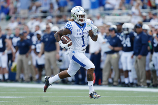 Lynn Bowden

The UK Football team beat Penn State 27-24 in the Citrus Bowl.

Photo by Michael Reaves | UK Athletics