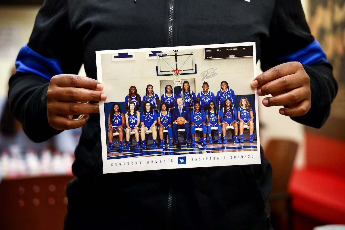 Team photo. 

Kentucky WBB visits children at the Kentucky Children’s Hospital.

Photo by Eddie Justice | UK Athletics
