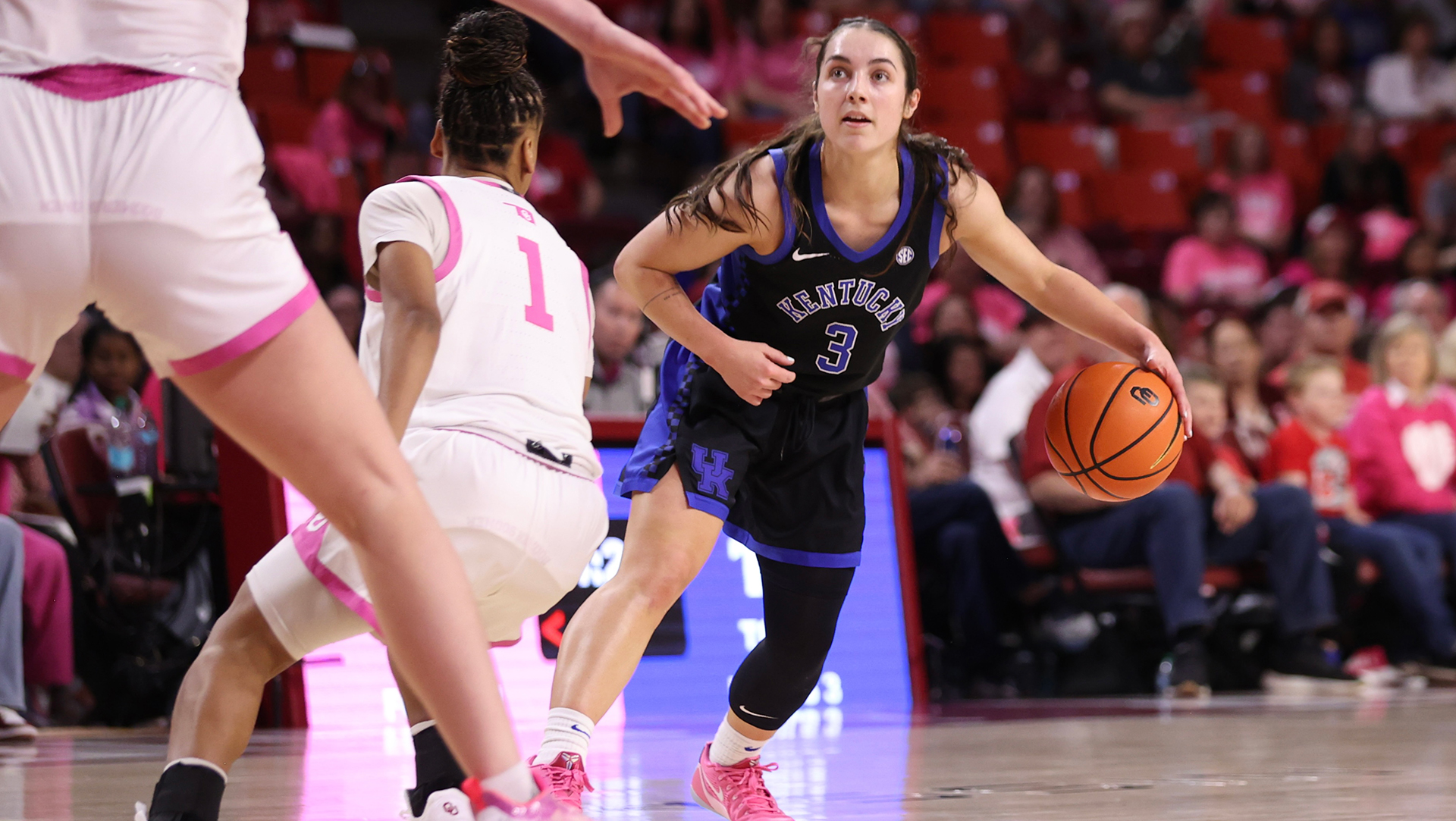 Amoore's Career Day Leads No. 12 Kentucky Past No. 13 Oklahoma