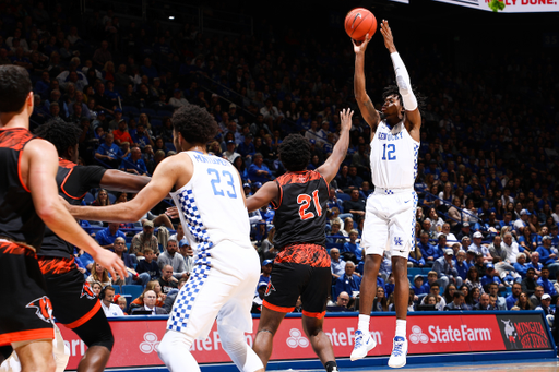 Keion Brooks Jr. EJ Montgomery.


UK beat Georgetown 80-53.


Photo by Elliott Hess | UK Athletics