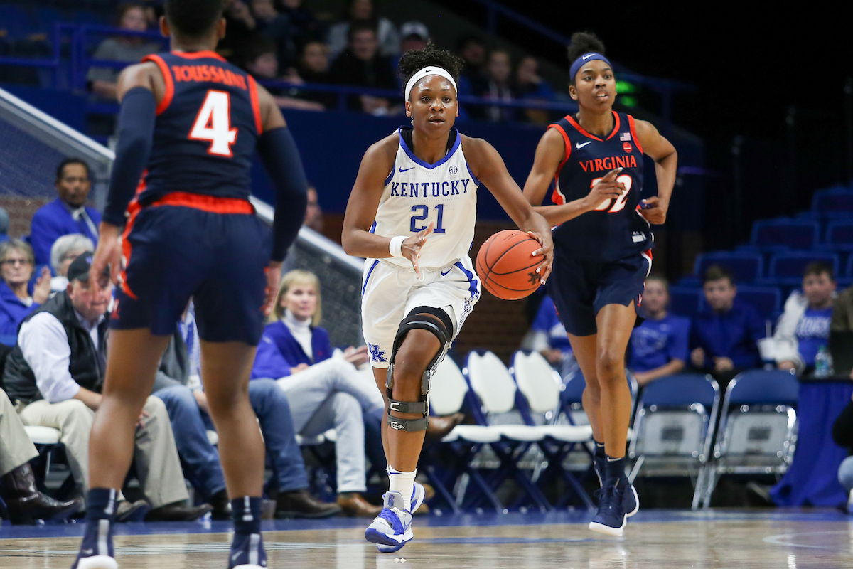 Ogehci Anyagaligbo


Women's Basketball beats Virginia 63-51 at Rupp Arena on Thursday, November 15, 2018.

Photo by Hannah Phillips