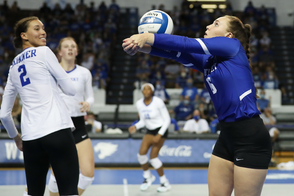 ELEANOR BEAVIN.

Kentucky beats Stanford, 3-2.

Photo by Elliott Hess | UK Athletics