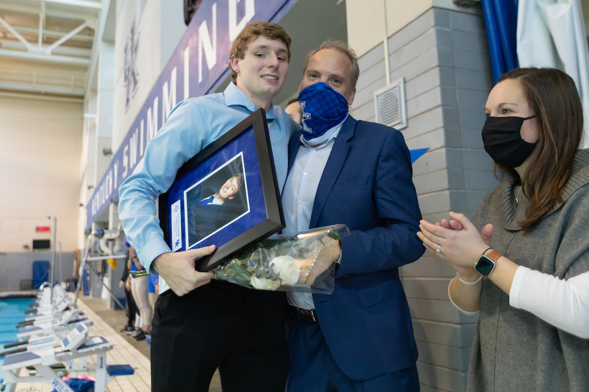 Kentucky Women's team beats Louisville 200.5-99.5
Kentucky Men's team falls to Louisville 111-188.

Photo by Grant Lee | UK Athletics