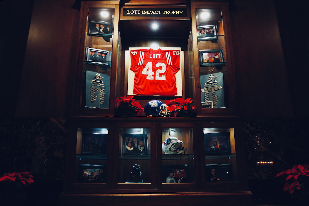 Senior LB, Josh Allen is the winner of the 2018 Lott IMPACT Trophy, which is presented to the college football defensive IMPACT player of the year.

Photos by Noah J. Richter | UK Athletics
