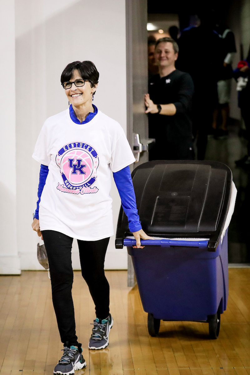 Ellen Calipari.

Coach Cal Women’s Clinic.

Photos by Chet White | UK Athletics