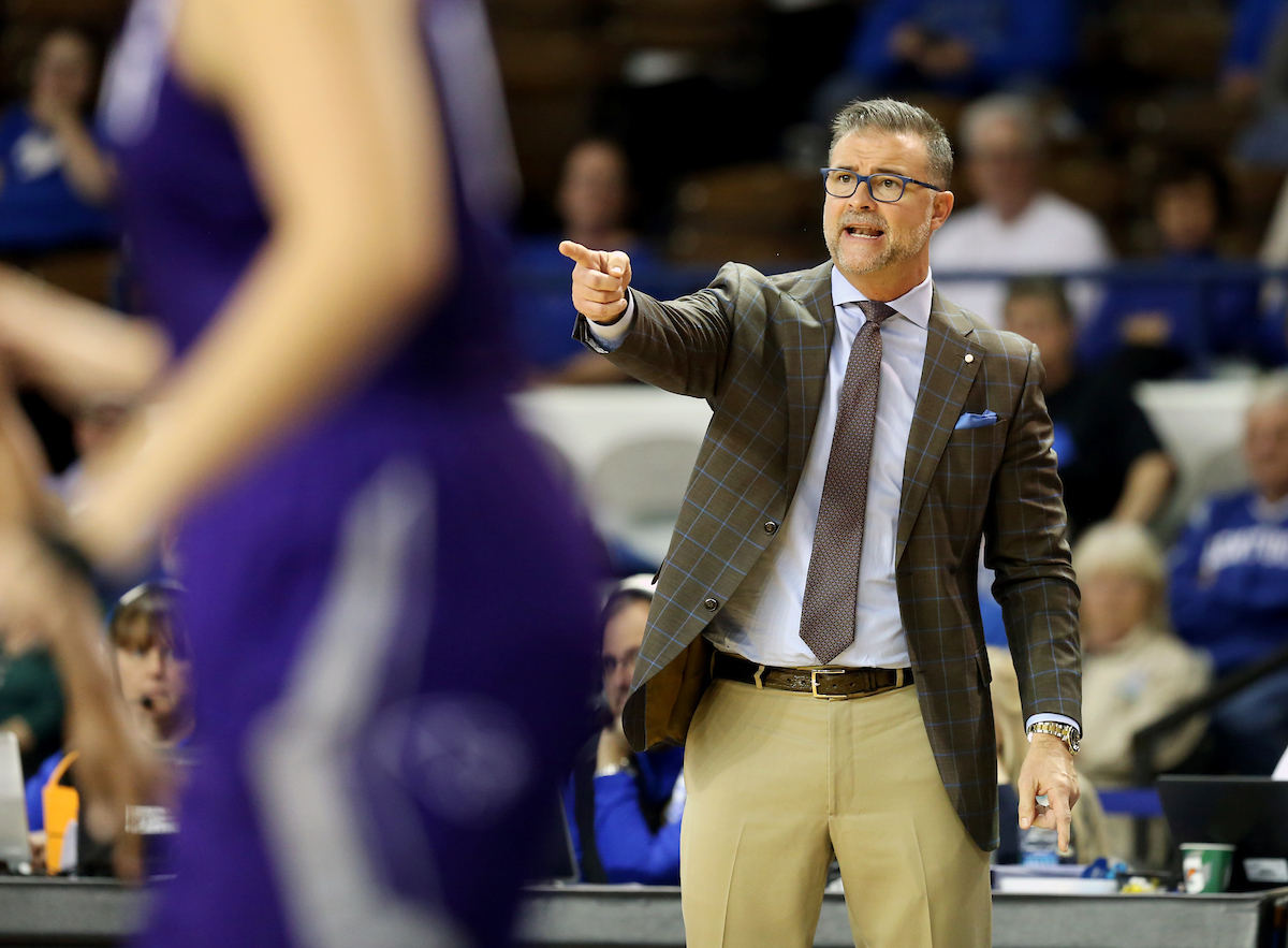 Matthew Mitchell


UK Women's Basketball beat High Point University 71-49 at Memorial Coliseum  on Sunday, November 18th, 2018.

Photo by Britney Howard  | UK Athletics