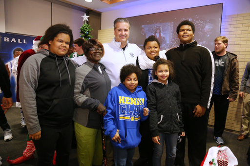 The Kentucky men's basketball team delivered an early Christmas to 10 families in Lexington. 