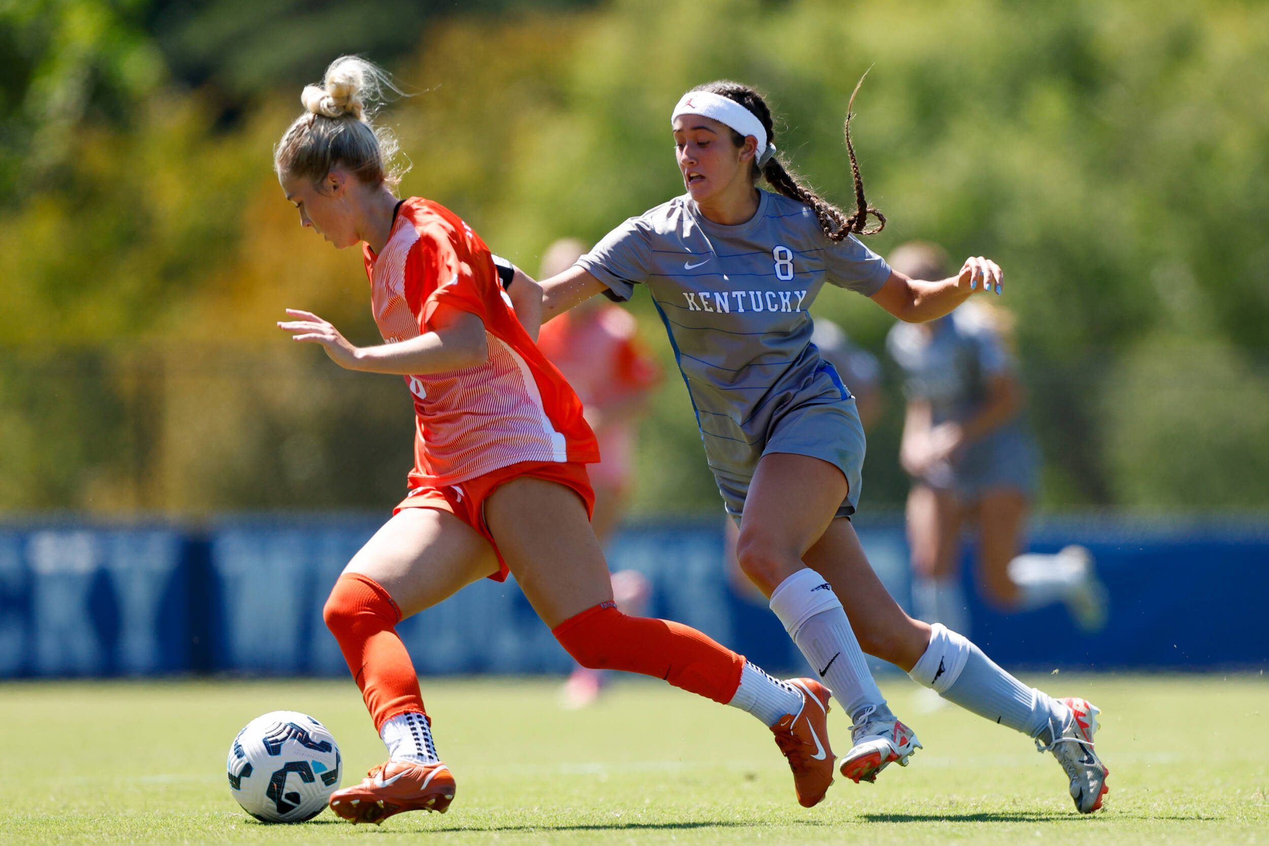 Kentucky Drops 2-1 Contest to Illinois