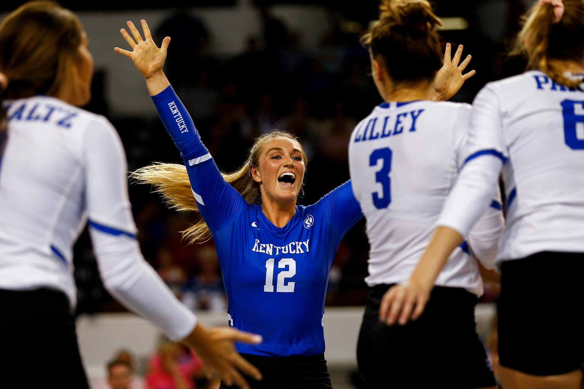 Curry’s 18 Digs Send No. 18 Kentucky Past Auburn in Sweep