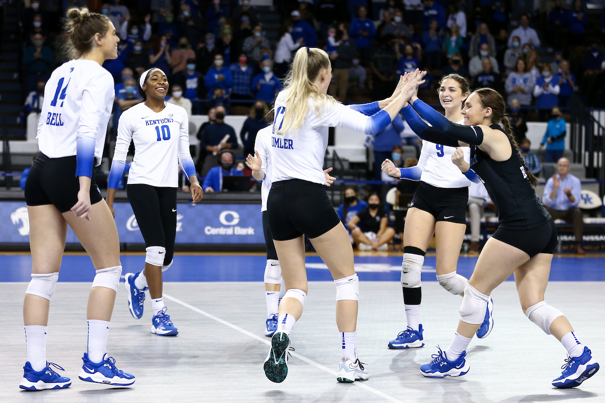 Team.

Kentucky sweeps Texas A&M 3-0.

Photo by Tommy Quarles | UK Athletics