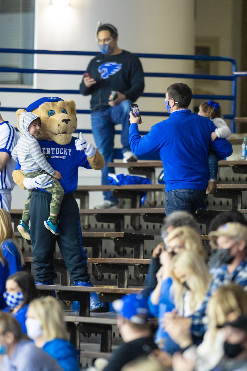 Fans. Wildcat.

Kentucky beats LSU 197.100 - 196.800

Photo by Grant Lee | UK Athletics