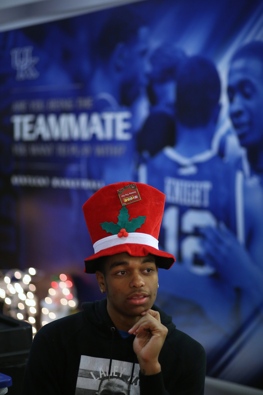 The Kentucky men's basketball team delivered an early Christmas to 10 families in Lexington. 