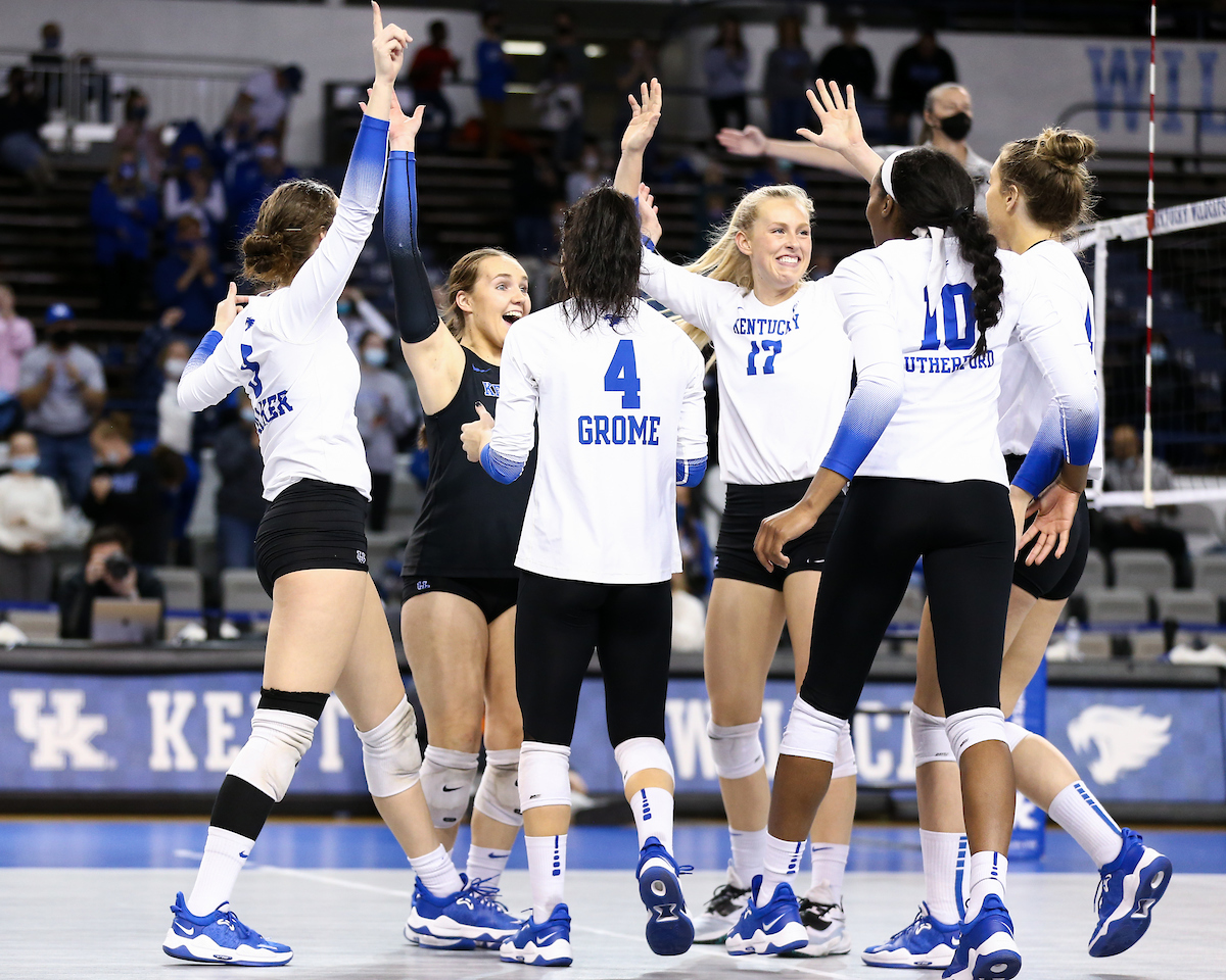 Team.

Kentucky sweeps Texas A&M 3-0.

Photo by Tommy Quarles | UK Athletics