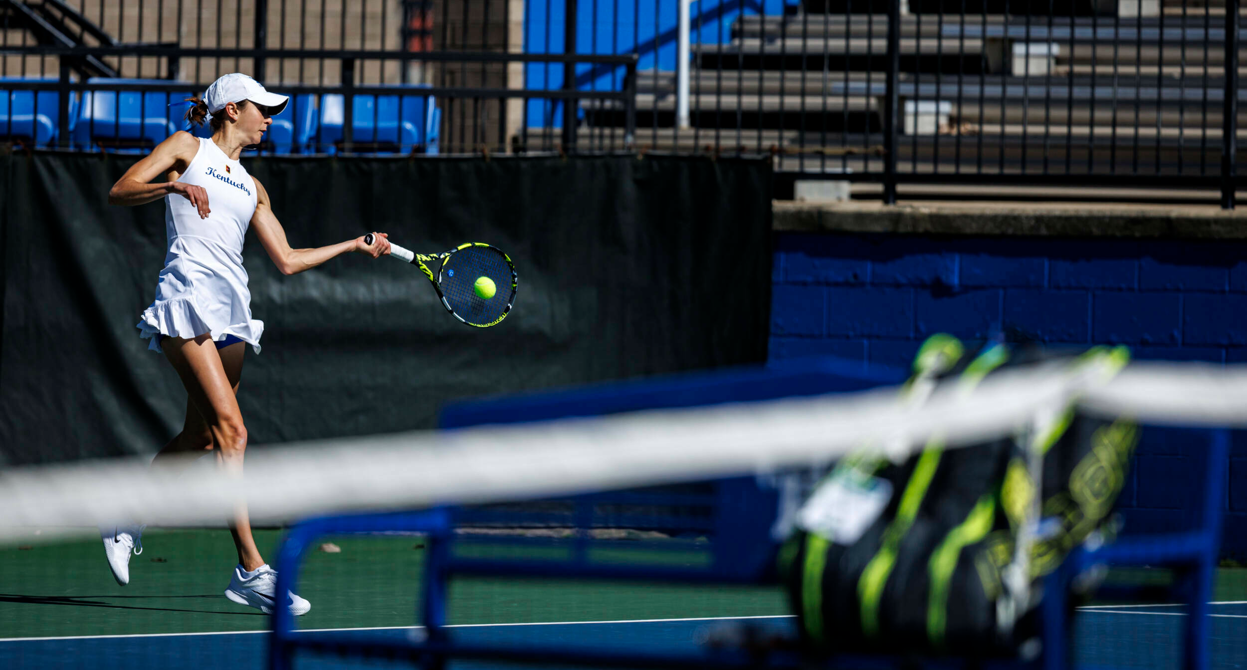 Hammond Defeats Singles No. 1 Herea as Team Falls to No. 7 Texas