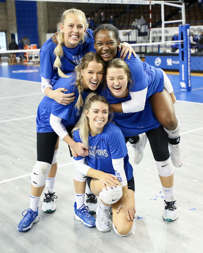 Lauren Tharp. Alli Stumler. Cameron Scheitzach.
Azhani Tealer. Maddie Berezowitz.

Kentucky sweeps Florida, 3-0.

Photos by Tommy Quarles | UK Athletics