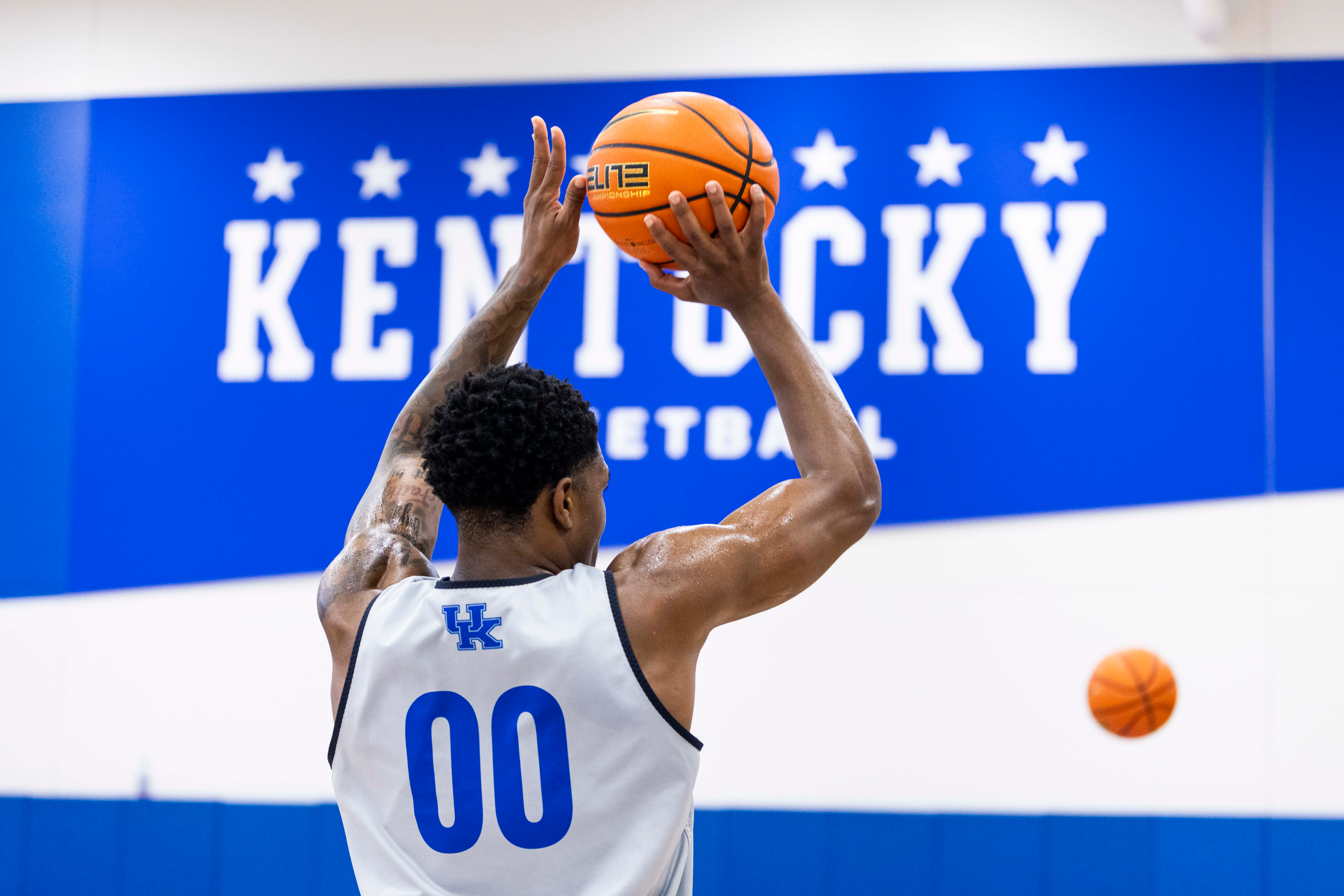 Otega Oweh Hauls in Preseason Laurels from NABC, SEC