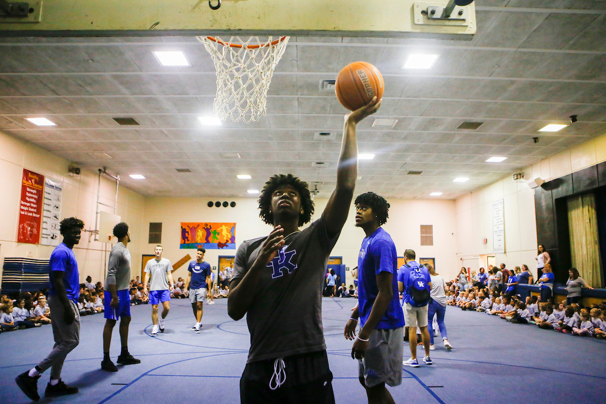 Tyrese Maxey, Keion Brooks Jr., Kahlil Whitney, EJ Montgomery, Brennan Canada, Johnny Juzang.

Men's Basketball team delivers food to God’s Pantry at Picadome Elementary. 

Photo by Hannah Phillips | UK Athletics