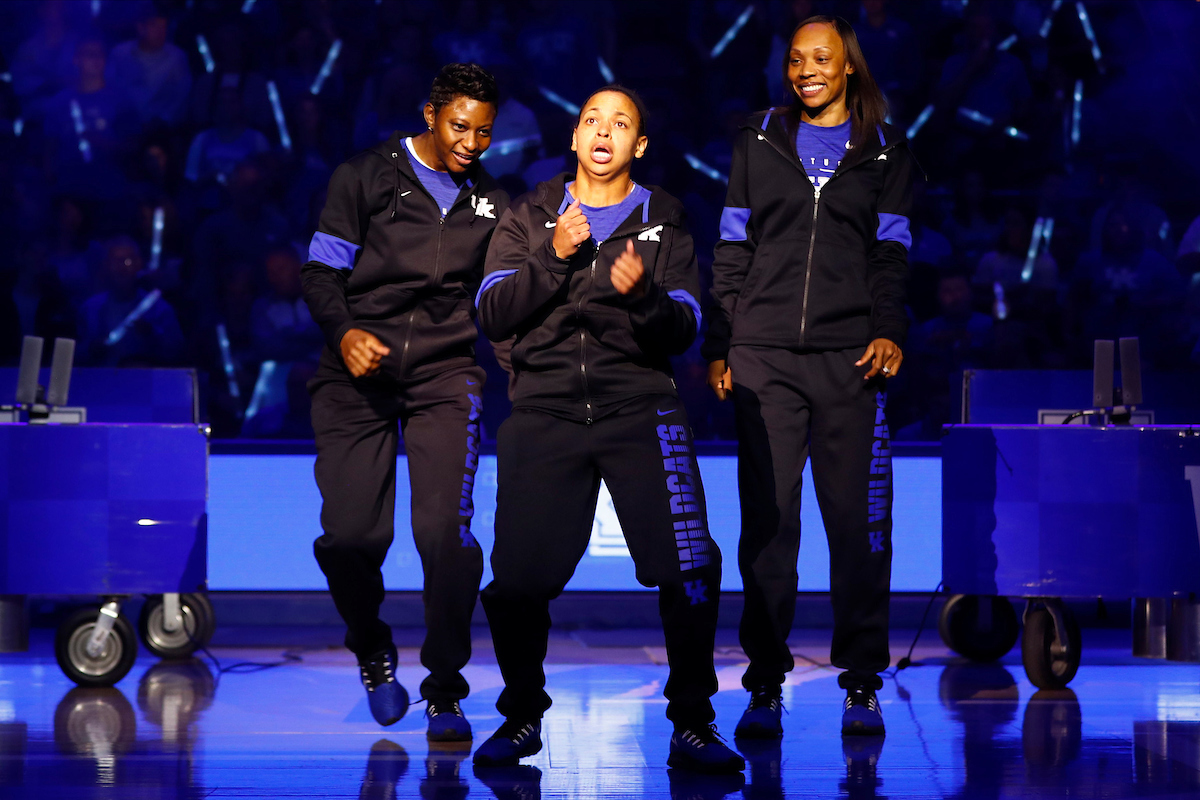 Niye Butts. Amber Smith. Kyra Elzy.

2019 Big Blue Madness

Photo by Chet White | UK Athletics
