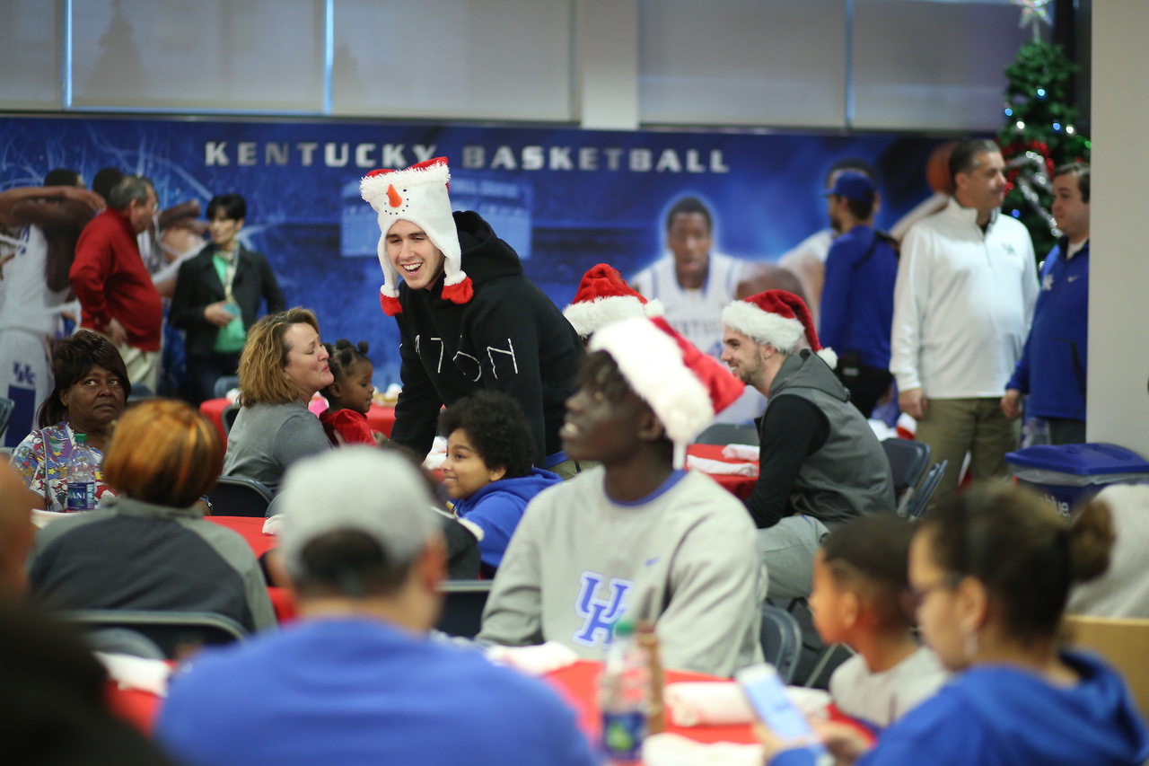 The Kentucky men's basketball team delivered an early Christmas to 10 families in Lexington. 