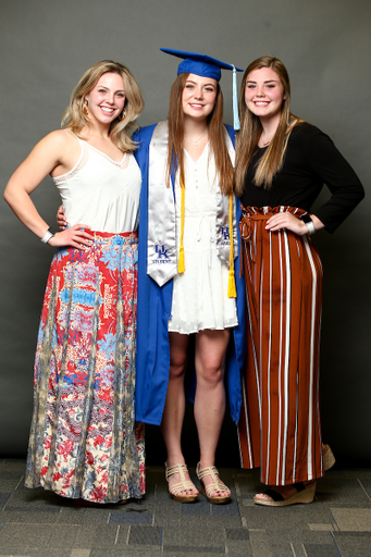 Jaclyn Hill. Family. 

2020-21 Graduation.

Photo by Eddie Justice | UK Athletics