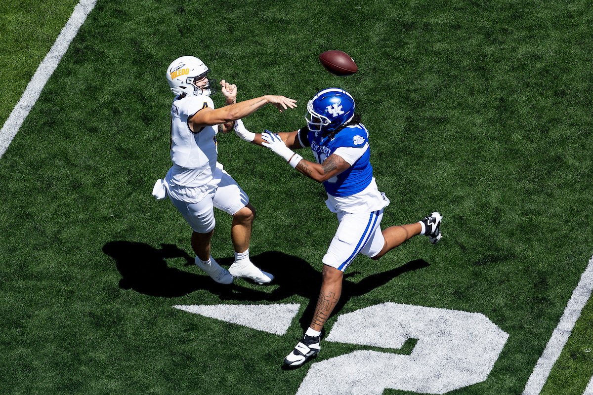 Cats' D-Line Adapting to 'Fast, Aggressive' Defense