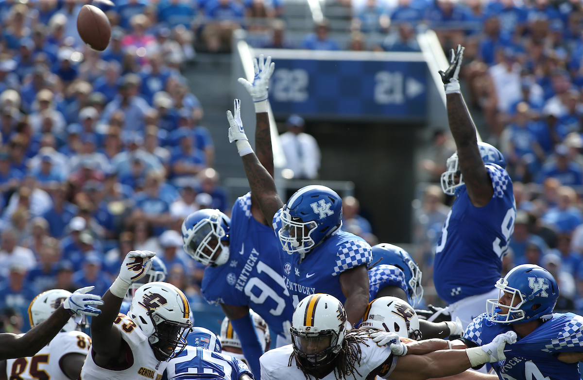 Calvin Taylor Jr

Kentucky beats Central Michigan 35-20.


Photo By Barry Westerman | UK Athletics