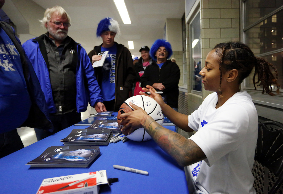 Jaida Roper

The UK Women's Basketball team beats Mizzou. 

Photo by Britney Howard  | UK Athletics